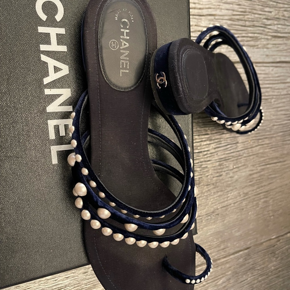 Chanel - Picture 5 of 5